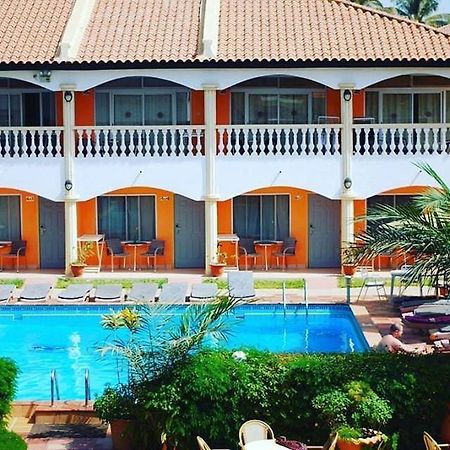 Cape Point Hotel Bakau Екстер'єр фото