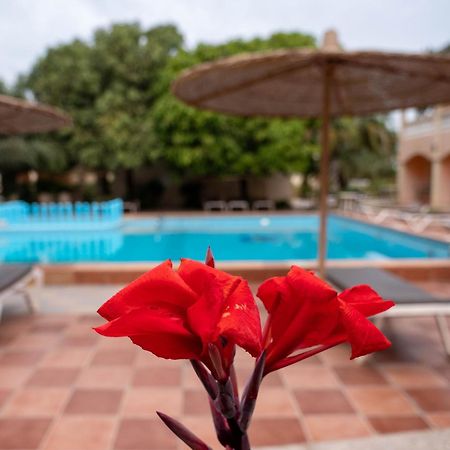 Cape Point Hotel Bakau Екстер'єр фото