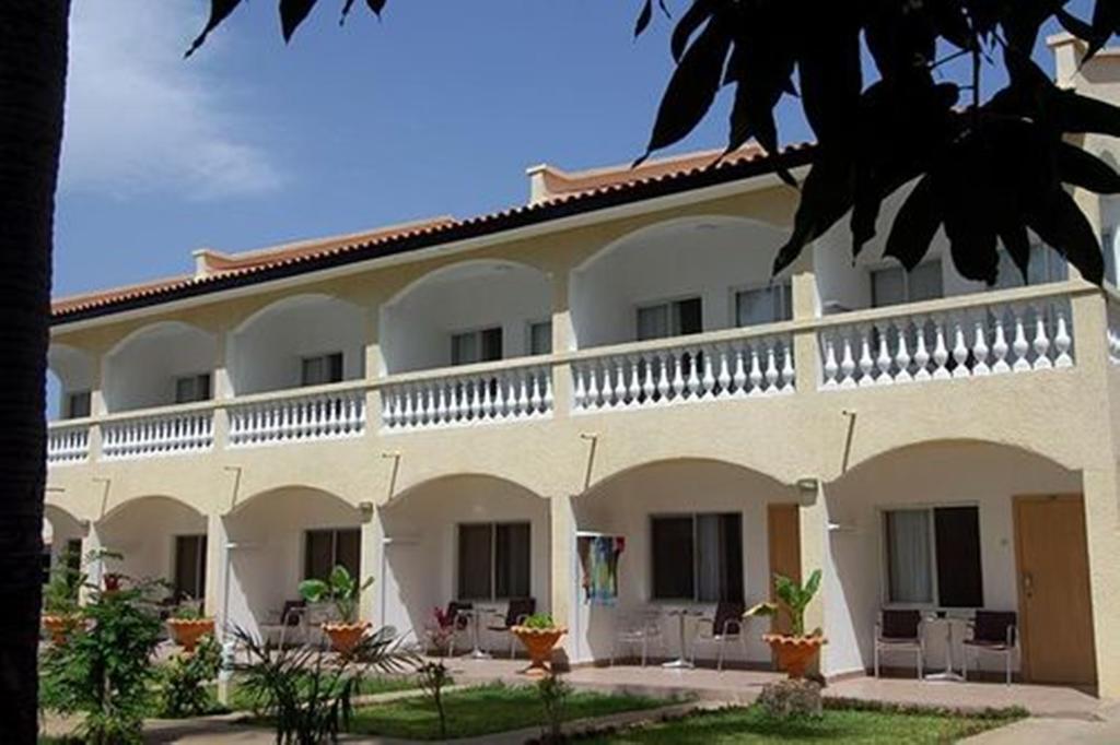 Cape Point Hotel Bakau Екстер'єр фото