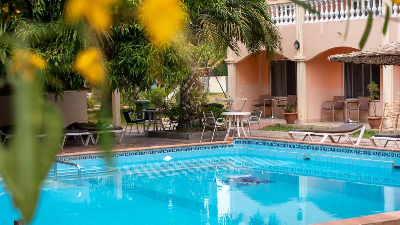 Cape Point Hotel Bakau Екстер'єр фото
