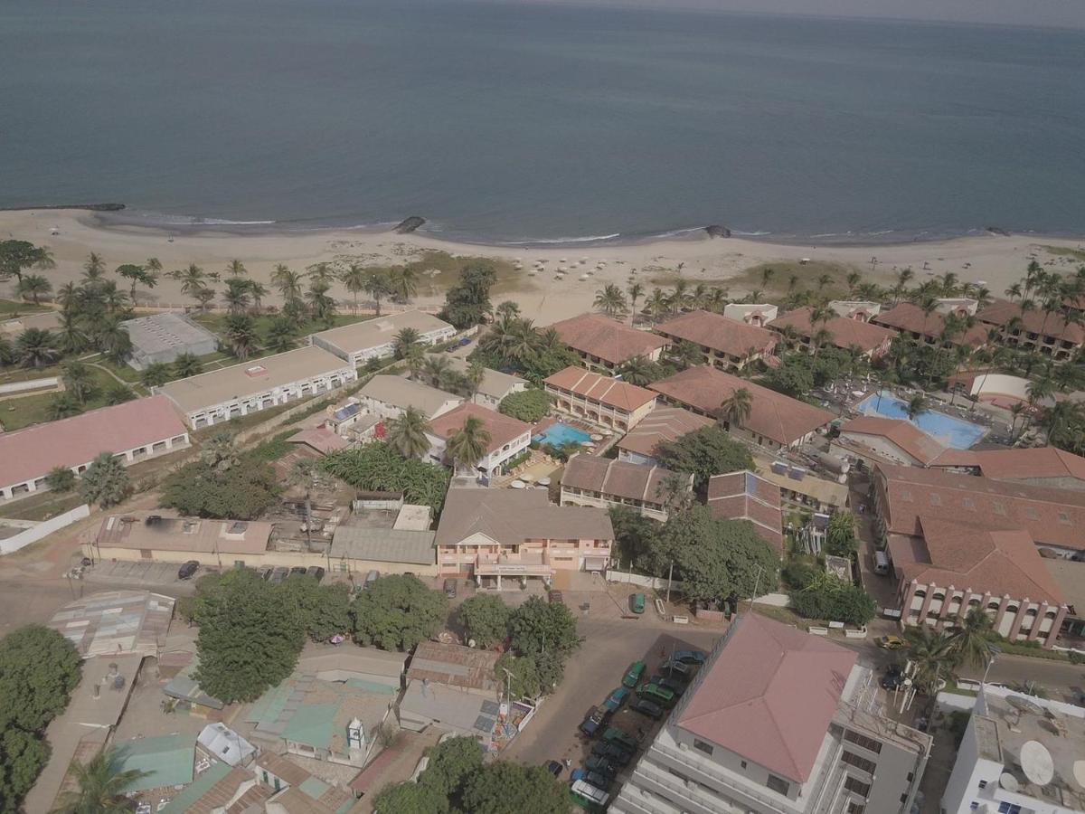 Cape Point Hotel Bakau Екстер'єр фото