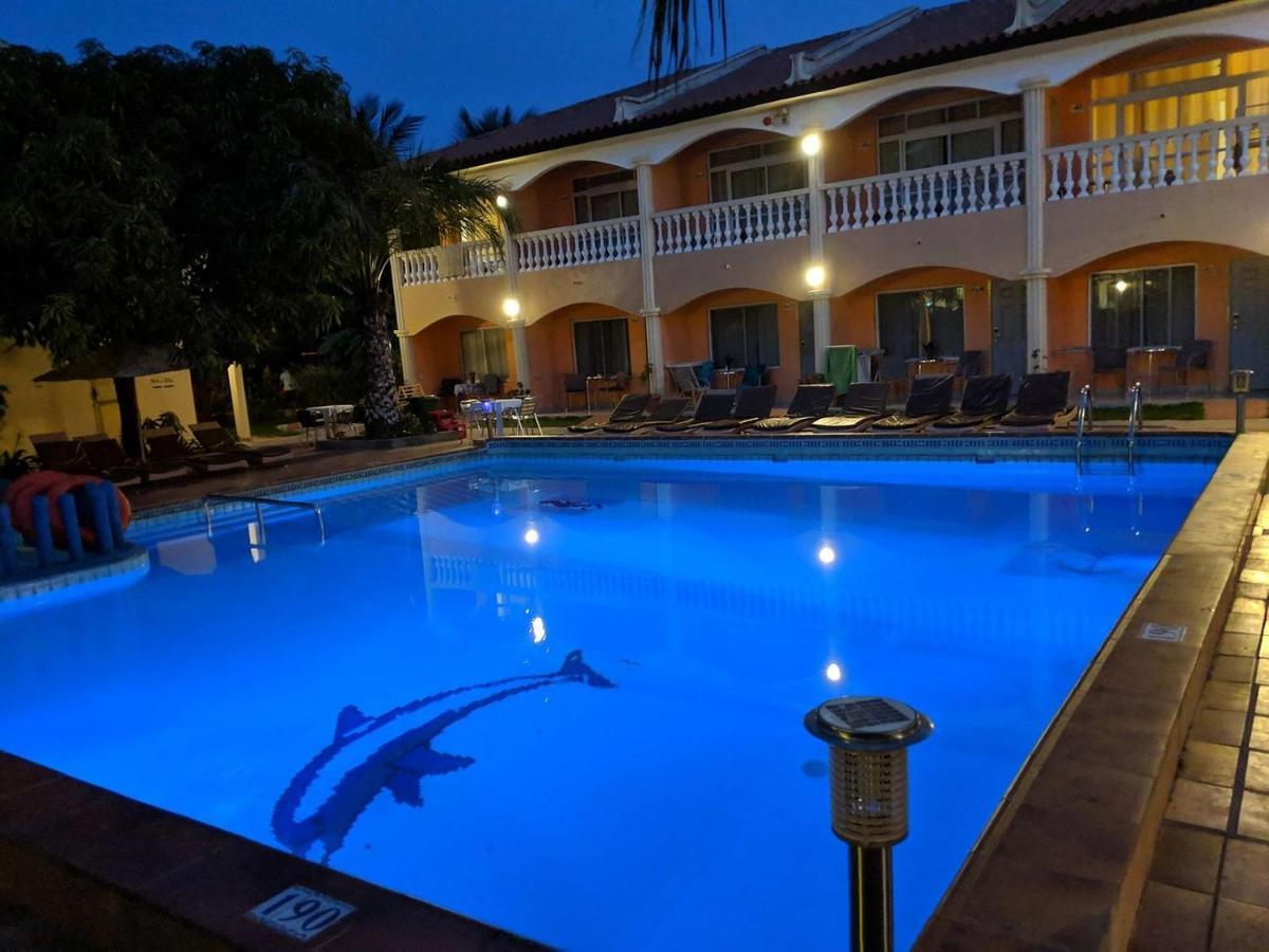 Cape Point Hotel Bakau Екстер'єр фото