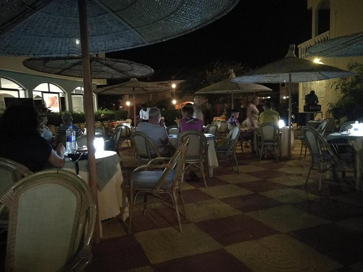 Cape Point Hotel Bakau Екстер'єр фото