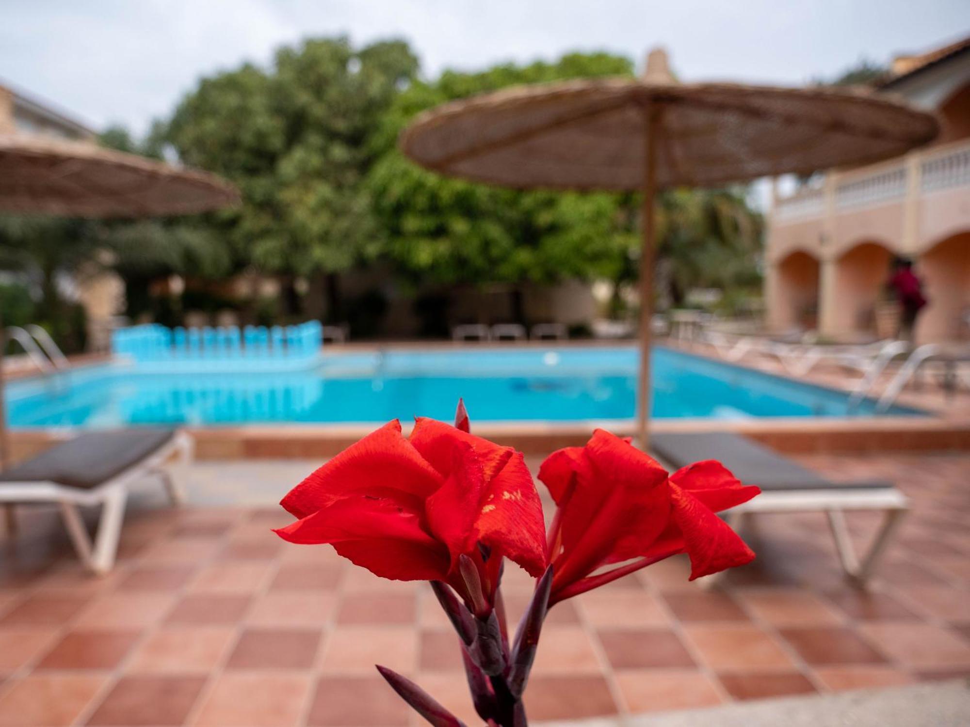 Cape Point Hotel Bakau Екстер'єр фото