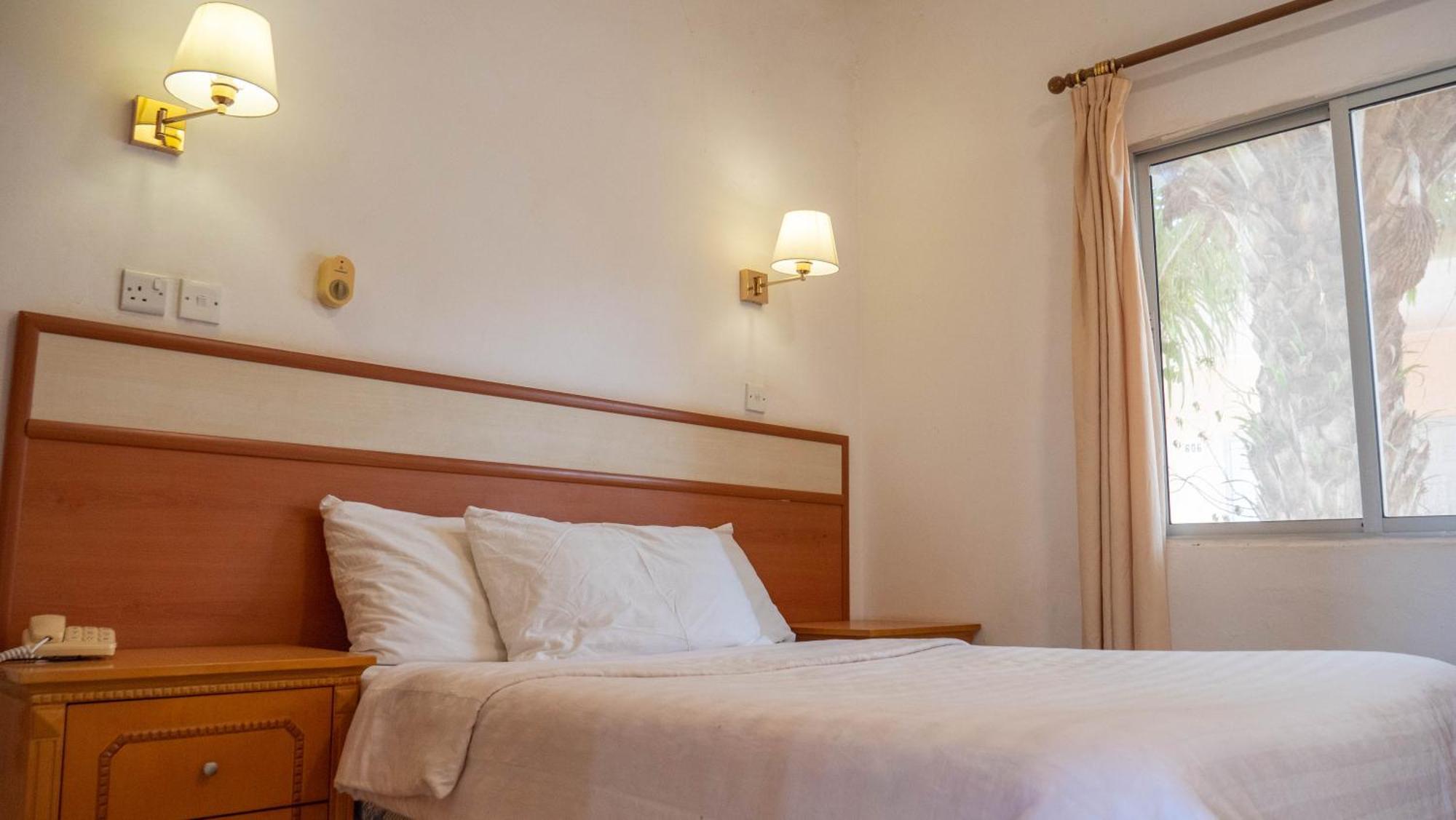 Cape Point Hotel Bakau Екстер'єр фото