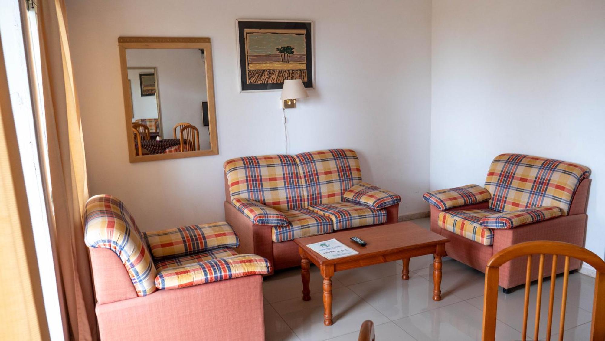 Cape Point Hotel Bakau Екстер'єр фото