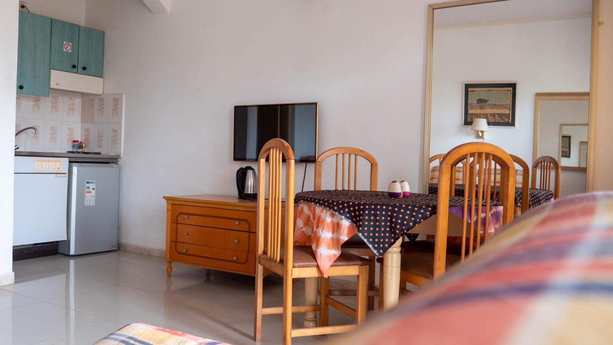 Cape Point Hotel Bakau Екстер'єр фото