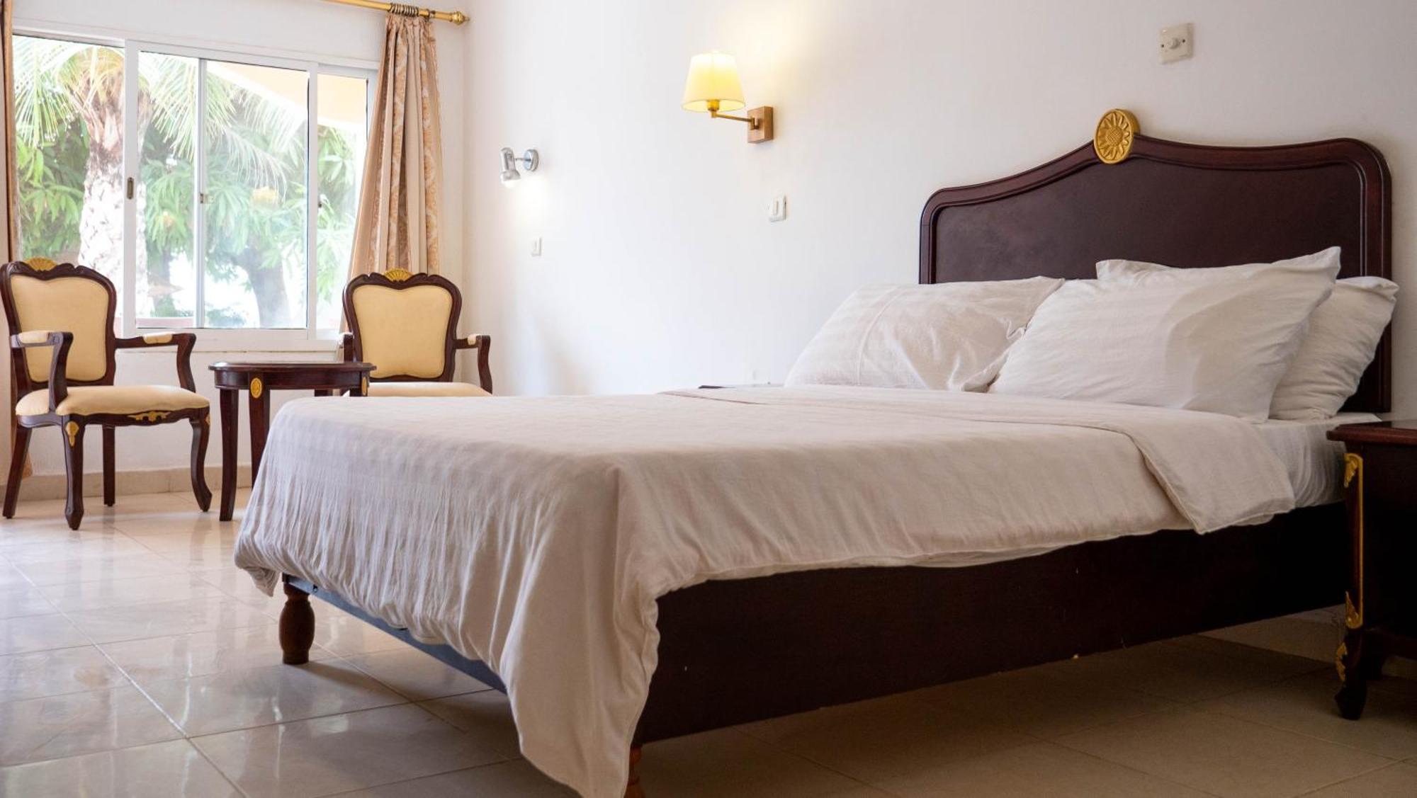 Cape Point Hotel Bakau Екстер'єр фото