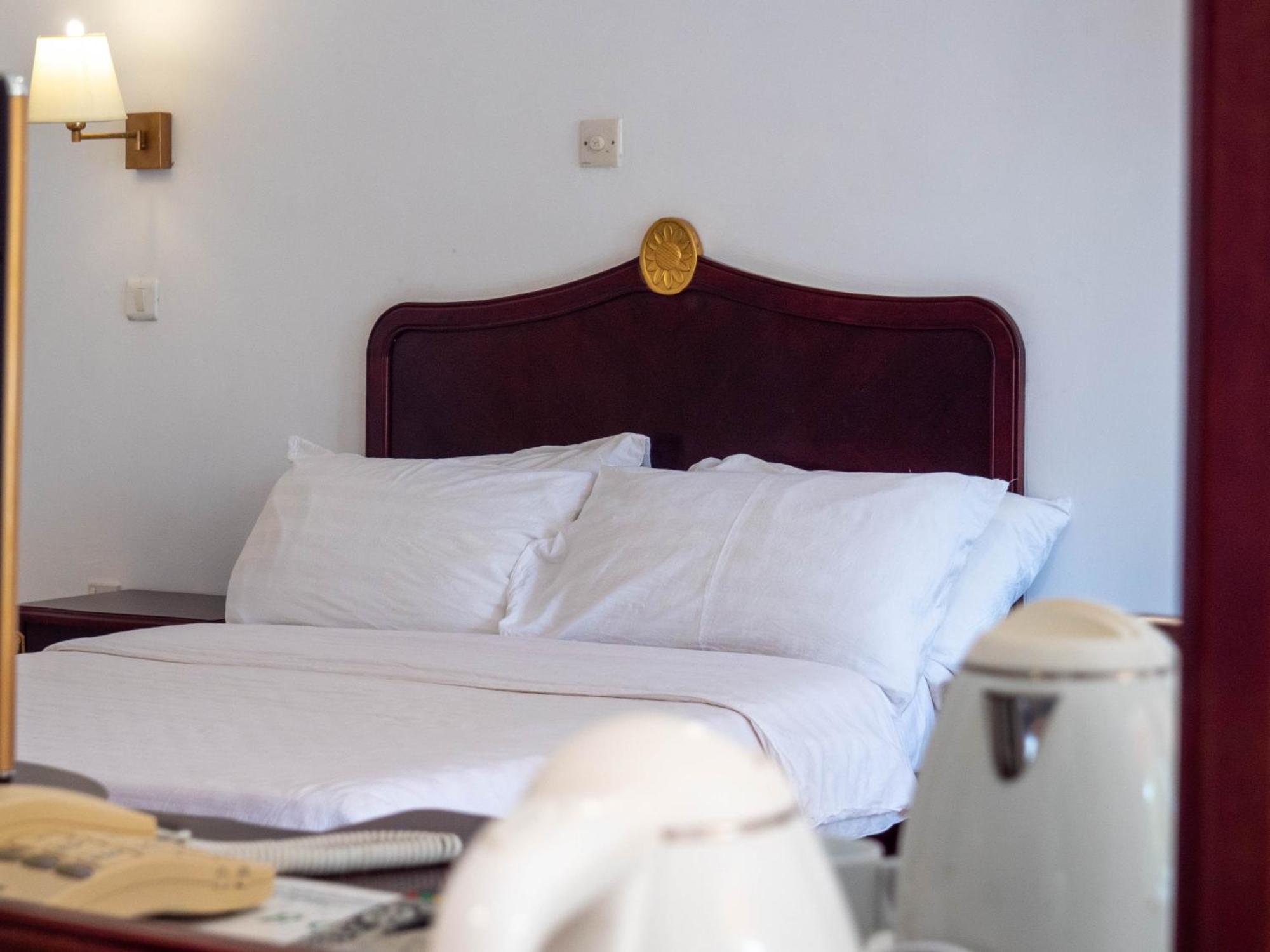 Cape Point Hotel Bakau Екстер'єр фото