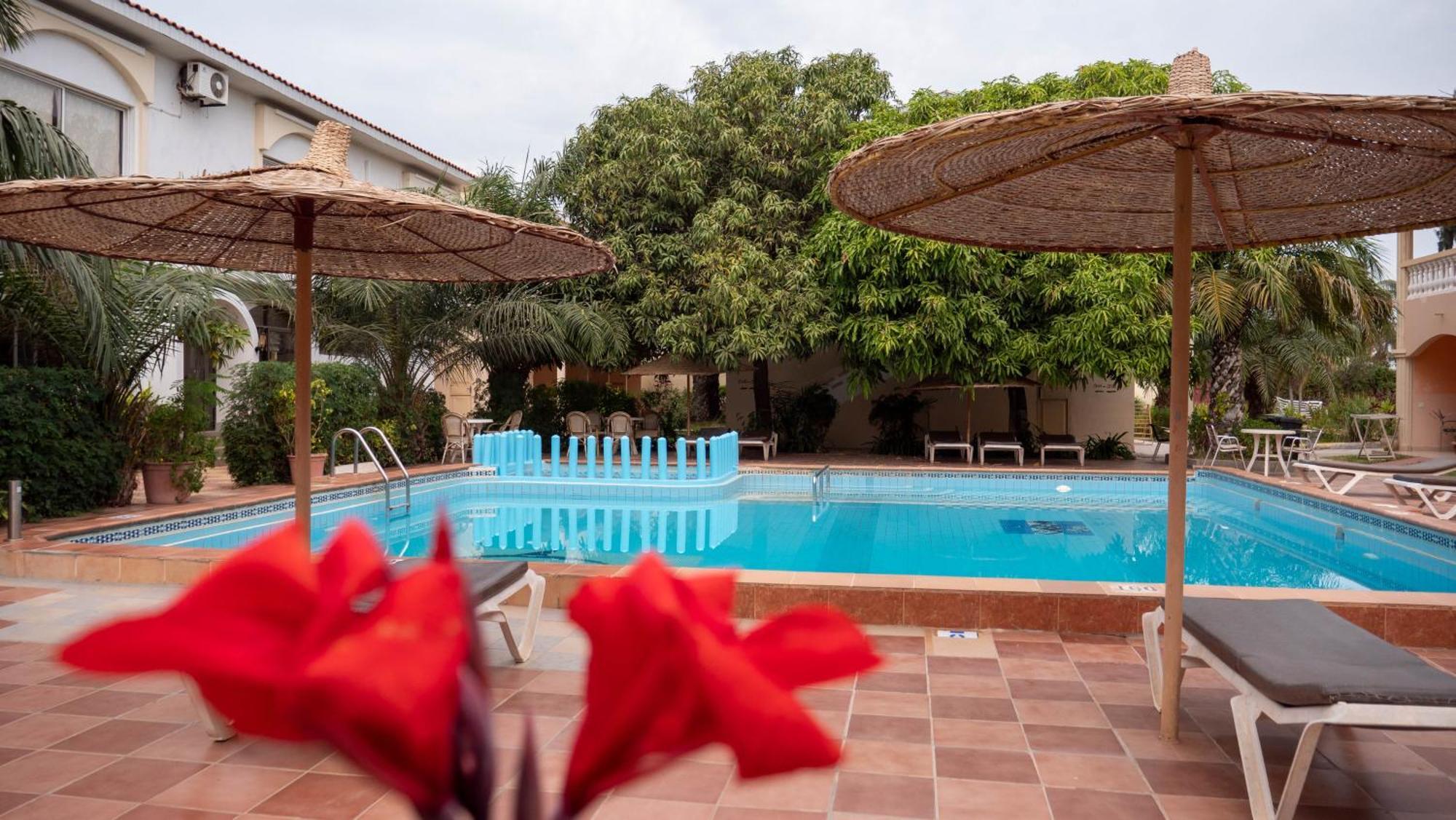 Cape Point Hotel Bakau Екстер'єр фото