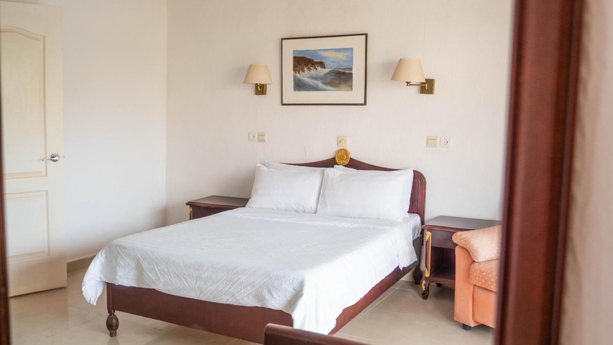 Cape Point Hotel Bakau Екстер'єр фото