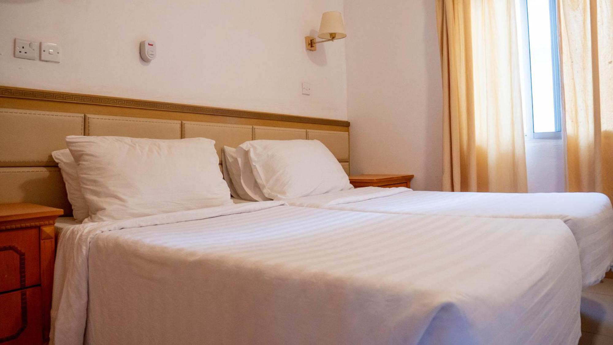 Cape Point Hotel Bakau Екстер'єр фото