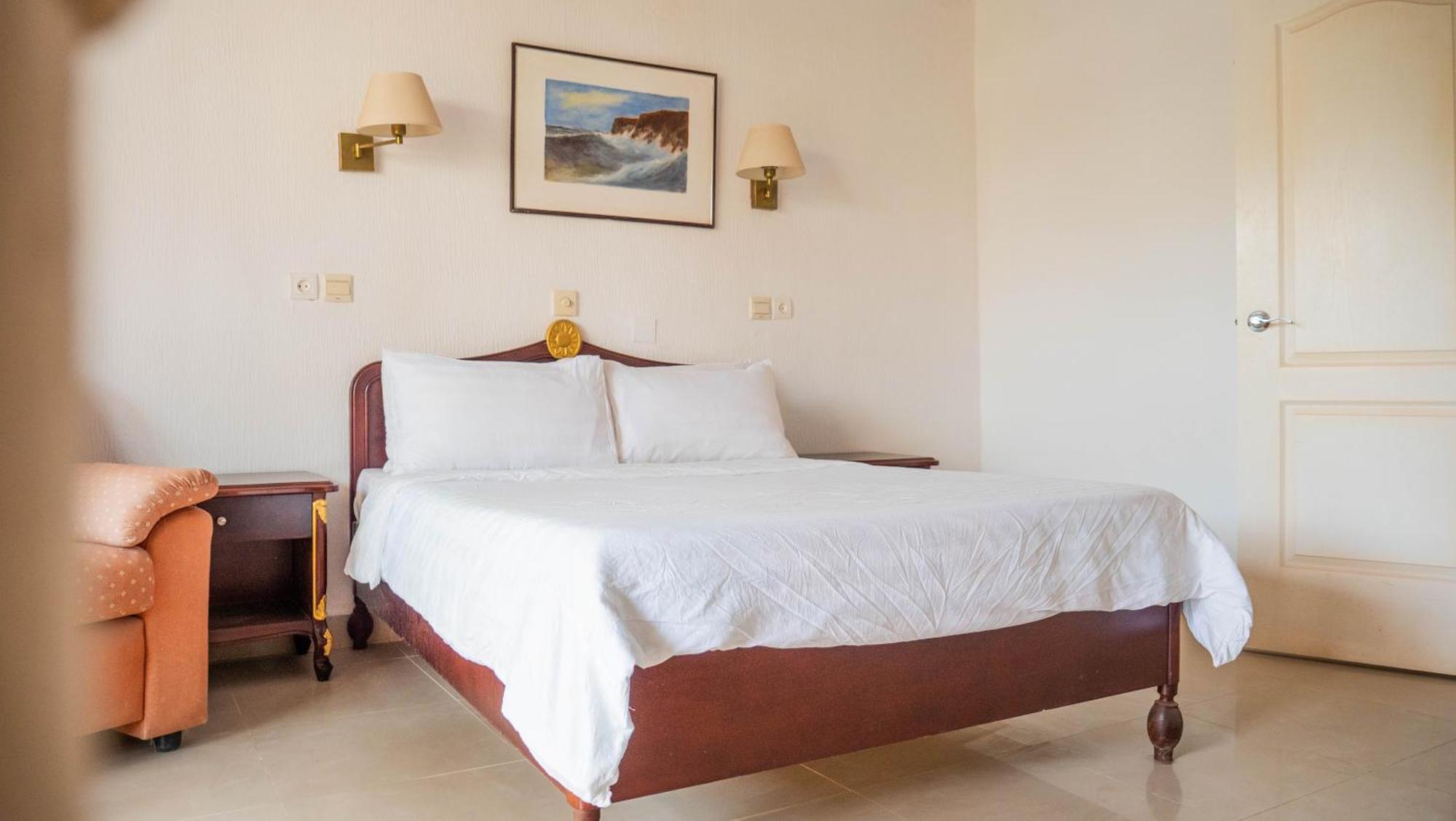 Cape Point Hotel Bakau Екстер'єр фото