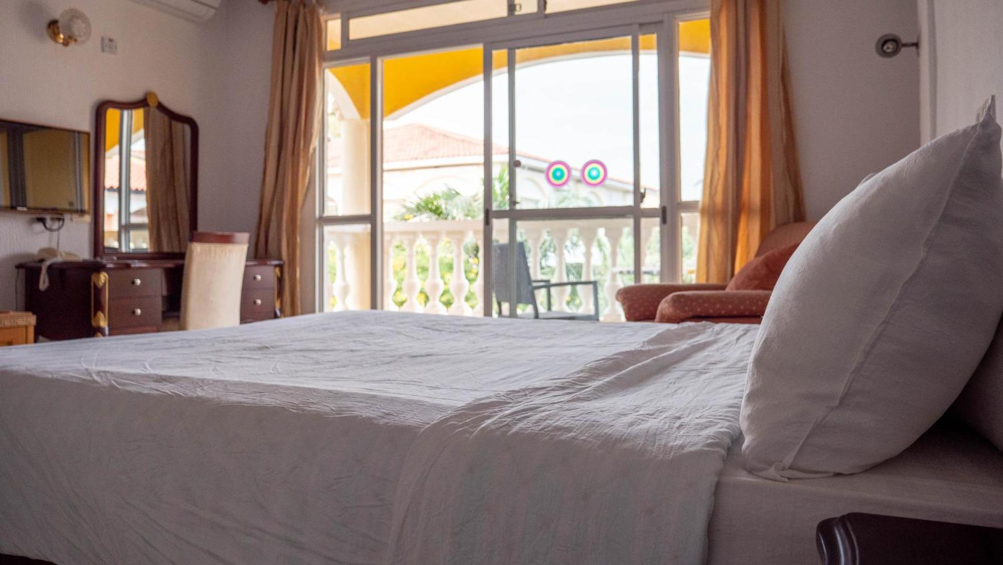 Cape Point Hotel Bakau Екстер'єр фото