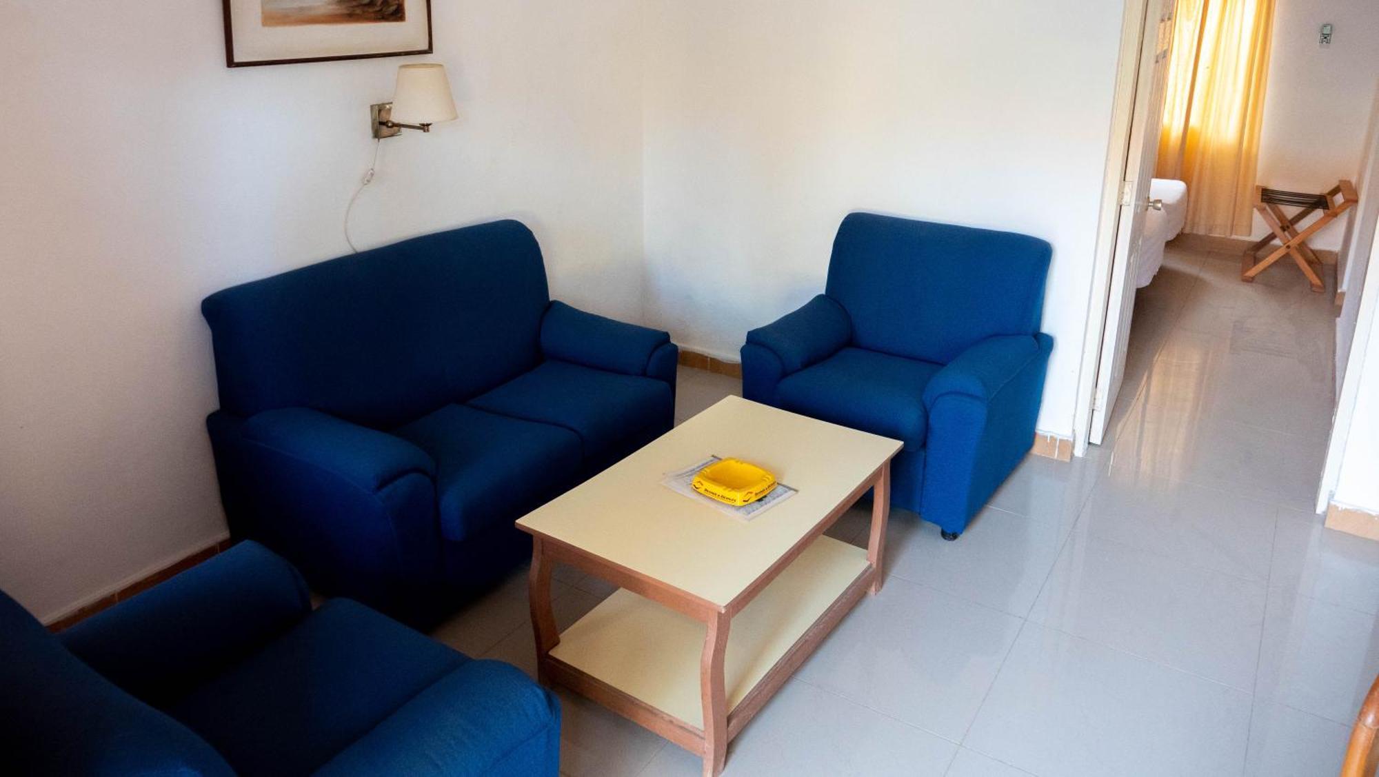 Cape Point Hotel Bakau Екстер'єр фото