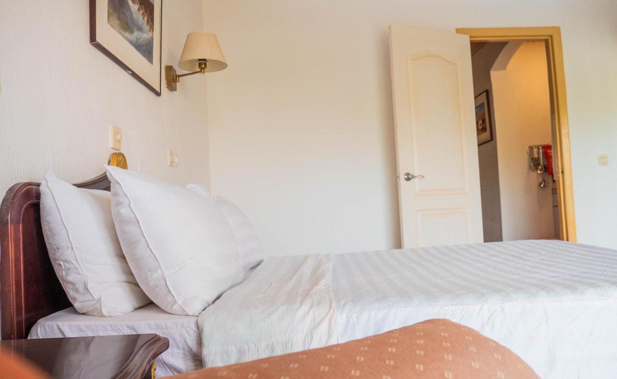 Cape Point Hotel Bakau Екстер'єр фото
