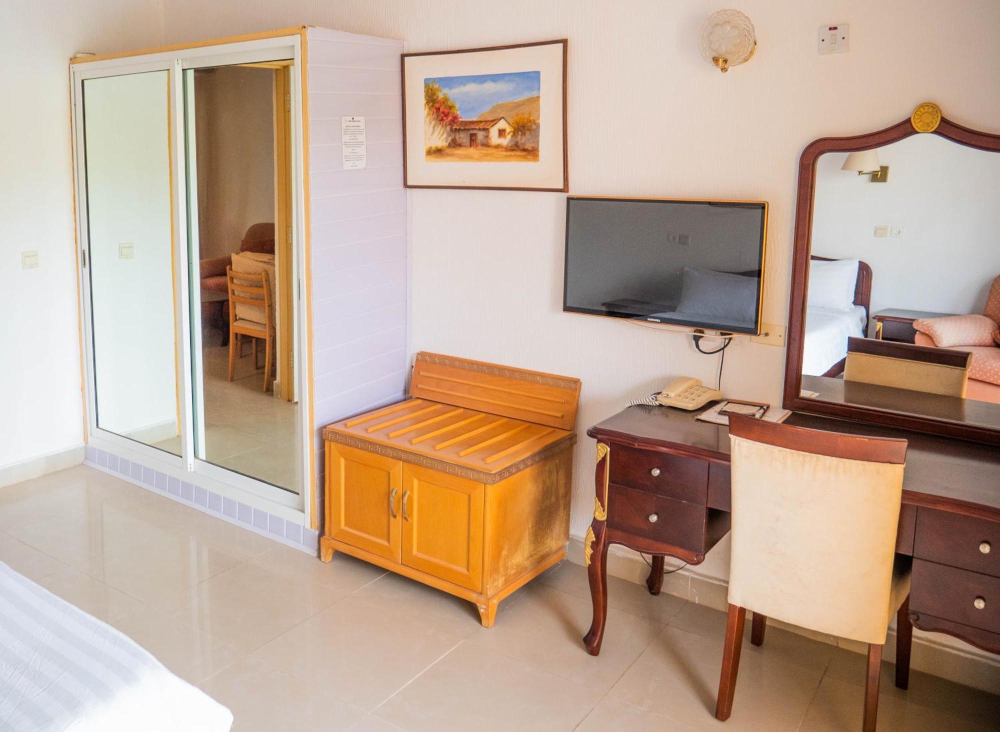 Cape Point Hotel Bakau Екстер'єр фото