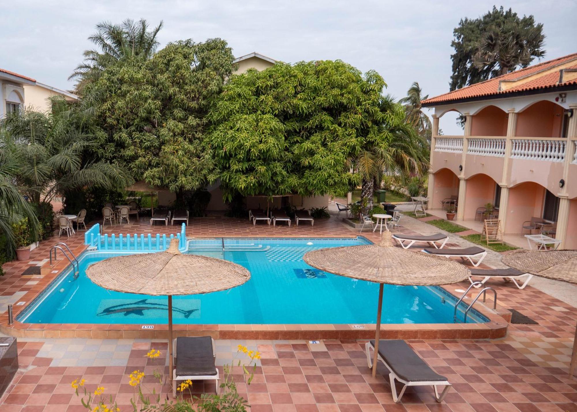 Cape Point Hotel Bakau Екстер'єр фото