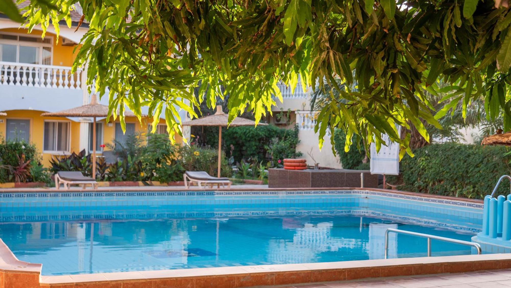 Cape Point Hotel Bakau Екстер'єр фото