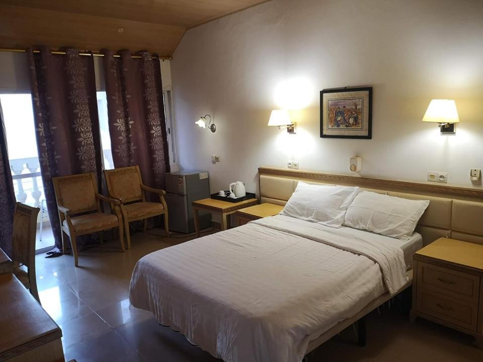 Cape Point Hotel Bakau Екстер'єр фото