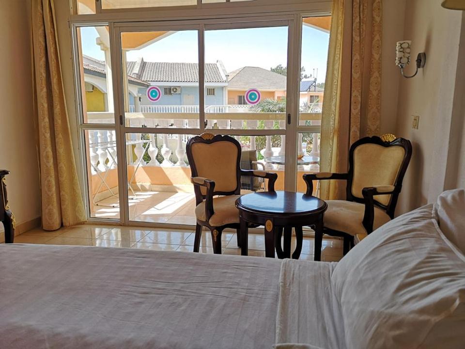Cape Point Hotel Bakau Екстер'єр фото
